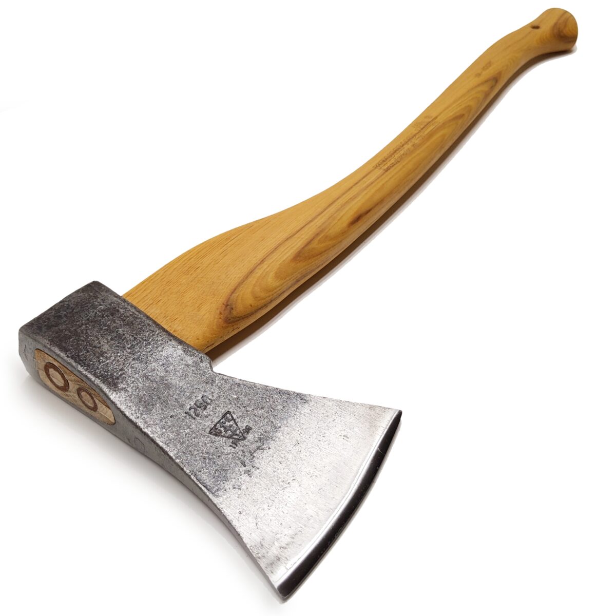 Kovácsolt fejsze fakivágáshoz, 1 kg-os hickory nyéllel