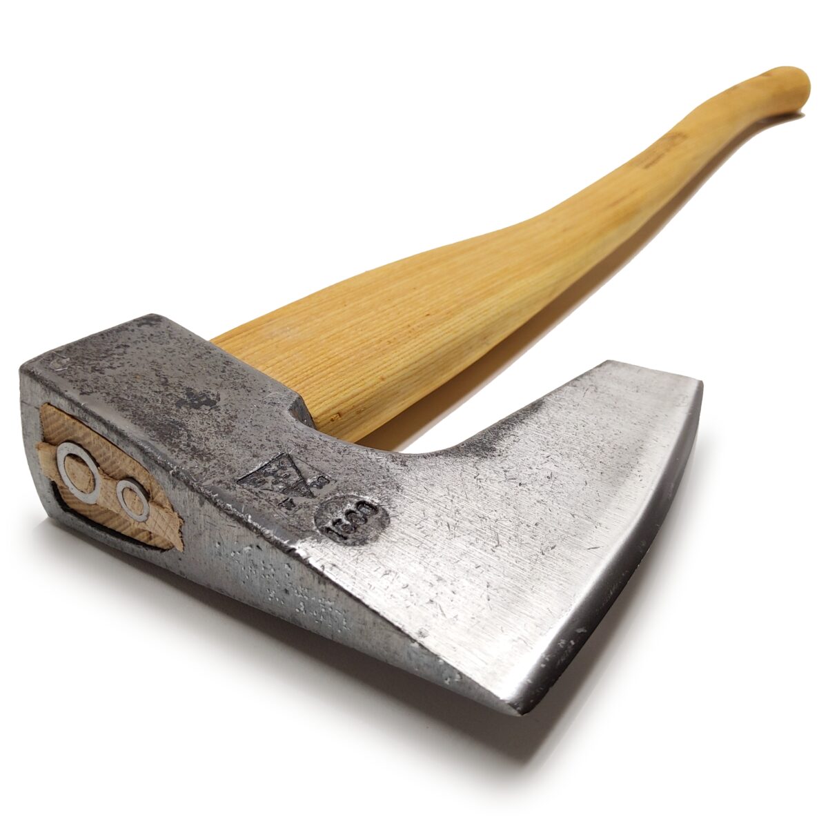 Kovácsolt univerzális balta Viking balta 2 kg hikornyás nyéllel