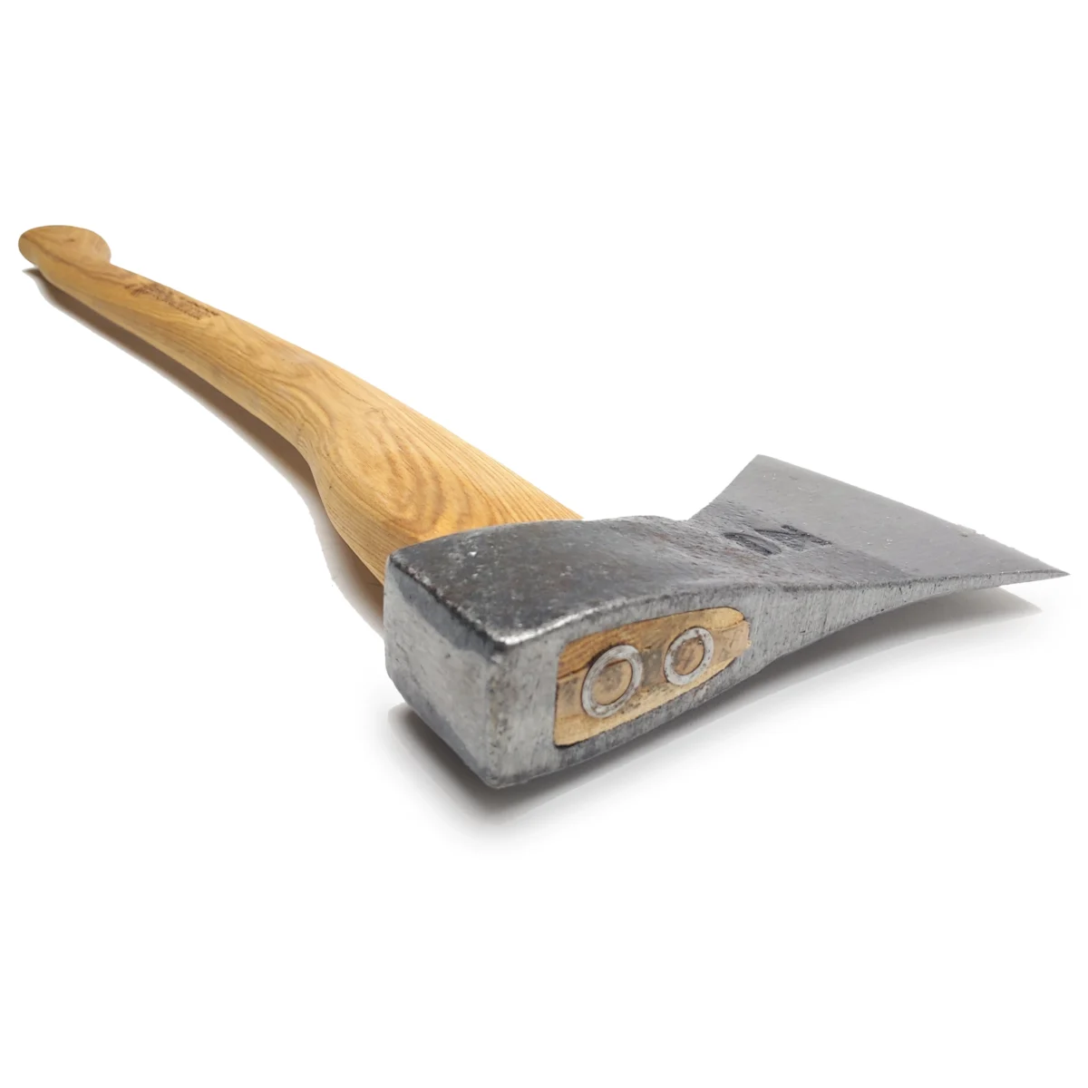 Kovácsolt fejsze fakivágáshoz, 1 kg-os hickory nyéllel