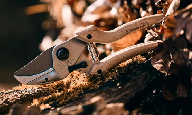Löwe Natural Gartenscheren Holzgriff